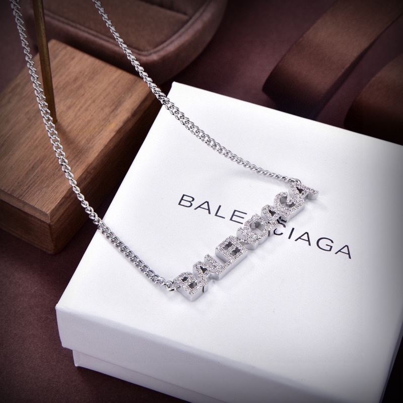Ba*len*cia*ga necklaces